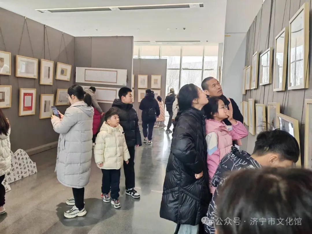 濟(jì)寧市文化館舉辦濟(jì)寧市第四屆青少年書(shū)畫(huà)優(yōu)秀作品展1.jpg